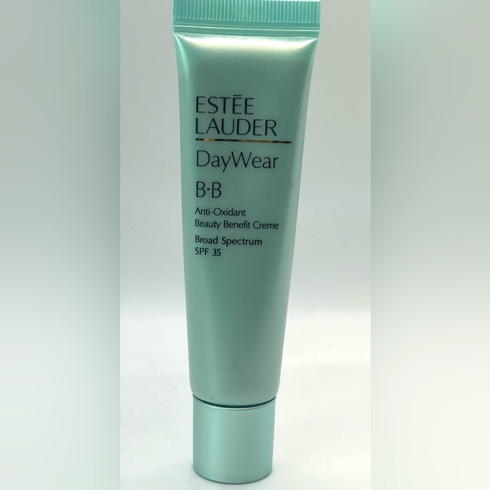 Estee Lauder DayWear BB Anti-Oxidant Beauty Benefit Creme SPF35 SZ 15ML~01 LIGHT - Picture 1 of 2
